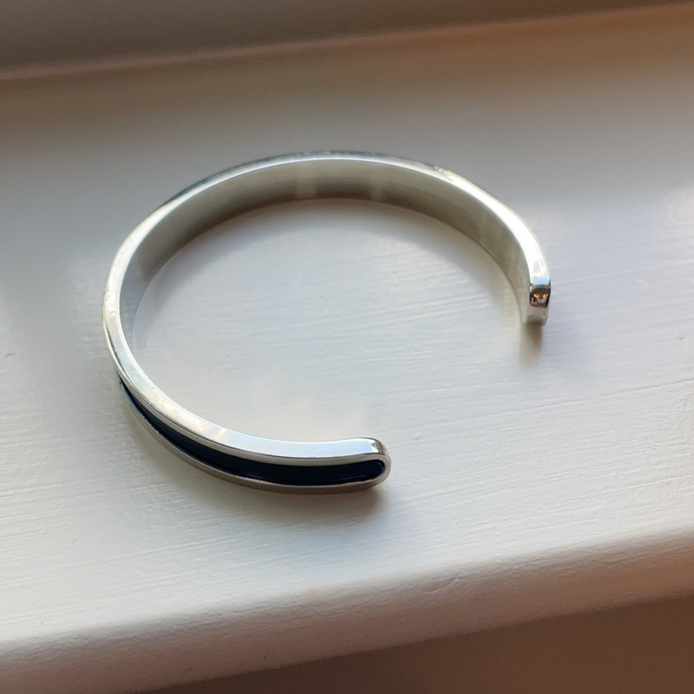 Open bangle bracelet - Picture 2 of 2